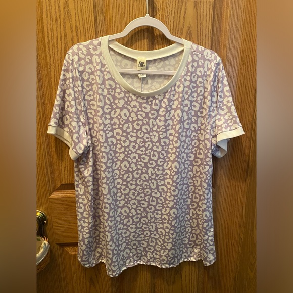 NWOT very  soft, shot sleeve top - Picture 1 of 4